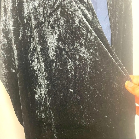 Spirit Velvet Hooded Cape – One Size - Picture 3 of 5